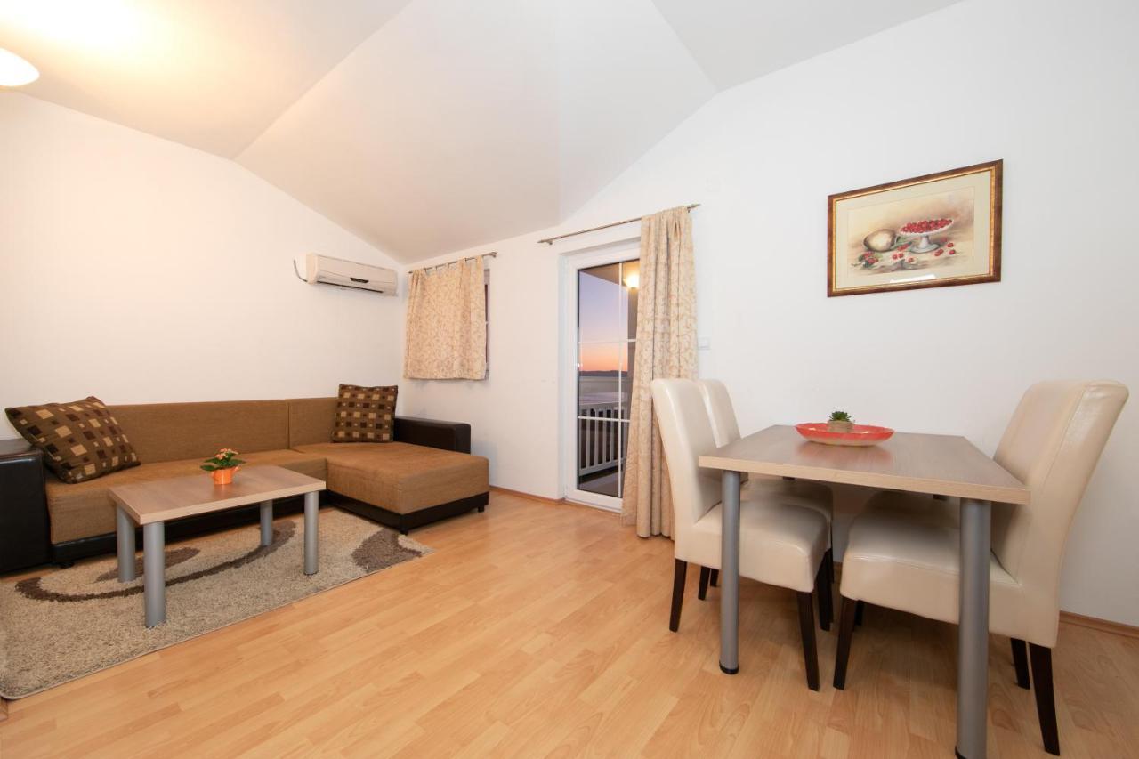 Apartments Simovic Tučepi Exterior foto